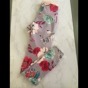 Old navy flower leggings brand new